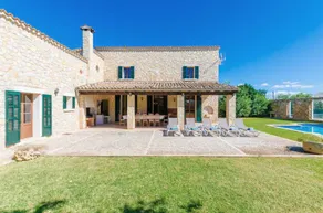 Fully equipped villa with garden, terrace & private pool - Image 2