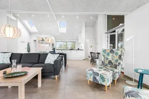 Fully equipped ample house with barbeque, hot tub & terrace - Image 2