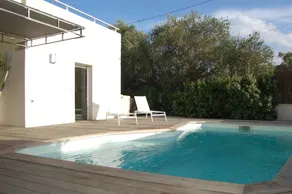 Villa avec jardin, piscine et terrasse | Vue jardin - Image 2