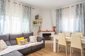 Voll ausgestattetes großzügiges Ferienhaus mit Pool, Garten und Grill | Bergblick | Hunde erlaubt - Image 2