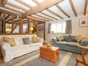 Family-friendly lovely cottage with garden - Image 5