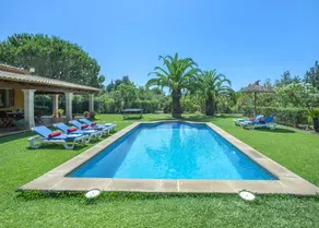 Family-oriented villa with terrace, garden & private pool | Mountain view | Good for workation - Image 2