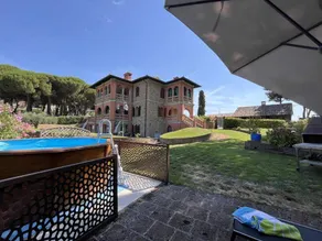 Villa avec terrasse, jardin et piscine privée | Vue piscine - Image 4