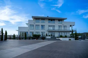Flat with garden & terrace | Garden view - Image 3