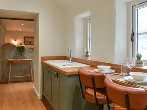 Apartment with garden - Image 3