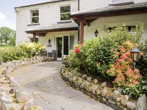Cottage adapté aux familles avec terrasse et jardin - Image 3