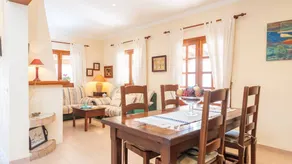 Holiday apartment with pool, garden & barbecue - Image 4