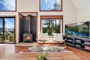 Family-friendly wonderful holiday home with terrace, hot tub & BBQ | Mountain view - Image 5