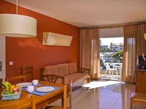 Cozy Apartment Near Beach, Central Location, Pool, Free WiFi, AC, Terrace, Fully Equipped - Image 4