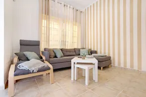 Flat with terrace & pool - Image 4