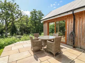 Cottage with garden & jacuzzi - Image 2