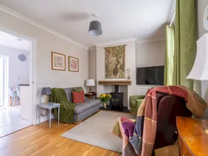 Holiday home with garden & fast internet - Image 2