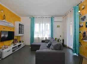Radovani Peaceful and Serene Apartment With Terrace - Image 5