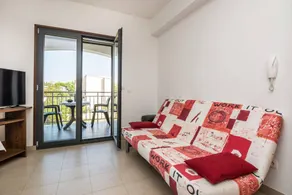 Apartment with barbeque & garden - Image 5