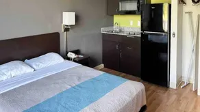 Holiday apartment with pool - Image 3