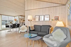 Family-oriented charming house with terrace & barbecue | Sea view - Image 2