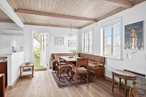 Holiday home with BBQ & terrace - Image 3
