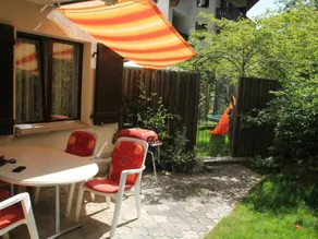 Fully equipped holiday apartment with garden, terrace & pool | Mountain view | Pet-friendly - Image 2