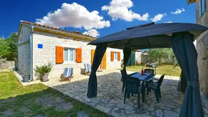 Ferienhaus mit Grill, Terrasse und Garten - Image 2