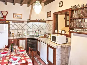 Ferienhaus mit Garten, Terrasse und Pool - Image 3