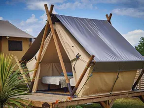 Tent with pool - Image 5