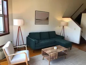 Madison Loft with Balcony, Kitchen & Jacuzzi - Image 2