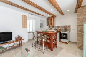 Holiday home with pool, terrace & garden - Image 4
