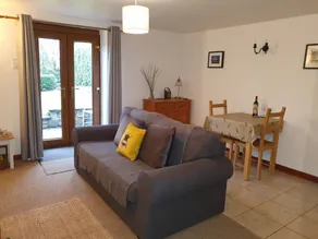 Cottage with garden - Image 3