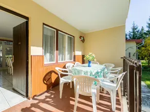 Pleasant holiday home with barbecue & garden - Image 2