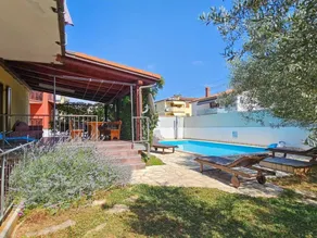 Holiday home with terrace, BBQ & garden - Image 3
