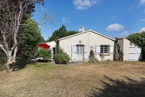 House with terrace, garden & barbecue | Garden view - Image 2