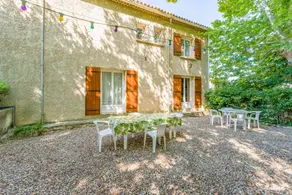 Villa conviviale et familiale avec piscine privée, jardin et terrasse | Vue ville - Image 2