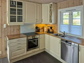 Child-friendly nice house with sauna, terrace & barbeque - Image 5