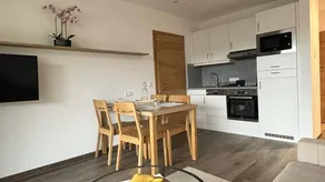 Apartment with garden & terrace | Garden view - Image 3