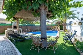 Villa with terrace, private pool & barbeque | Mountain view - Image 2