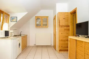 Flat with barbeque, garden & pool - Image 5