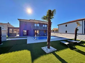 Fully equipped charming villa with terrace, hot tub & private pool - Image 2