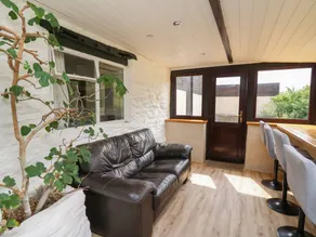 Family-oriented lovely cottage with jacuzzi & garden | Pets are welcome - Image 5