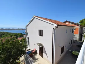 Holiday apartment with terrace and air conditioning - Image 2