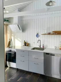 Architect-designed cottage by the water - Image 4