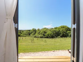 Cottage with garden - Image 4