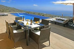 Fully equipped chalet with hot tub, barbeque & garden - Image 3