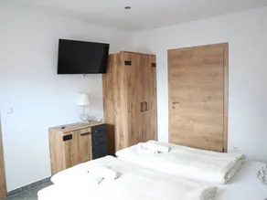 Flat with garden, BBQ & terrace - Image 3