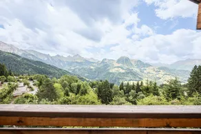 Fully equipped chalet with garden, pool & jacuzzi | Garden view - Image 2