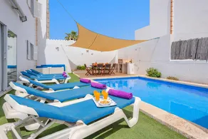 Villa with terrace, BBQ & private pool - Image 3