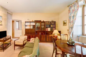 Apartment with terrace - Image 5