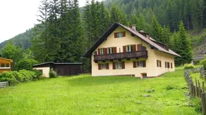 Holiday home with garden & terrace - Image 4
