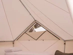 Children-friendly tent with pool - Image 5