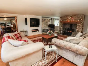 Cottage with pool & garden - Image 4