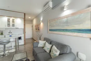 Appartement adapté aux familles avec jardin, piscine et terrasse | Vue plage | Plage à proximité | Idéal pour le télétravail - Image 4